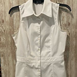 Express - sleeveless fitted button down size 5/6